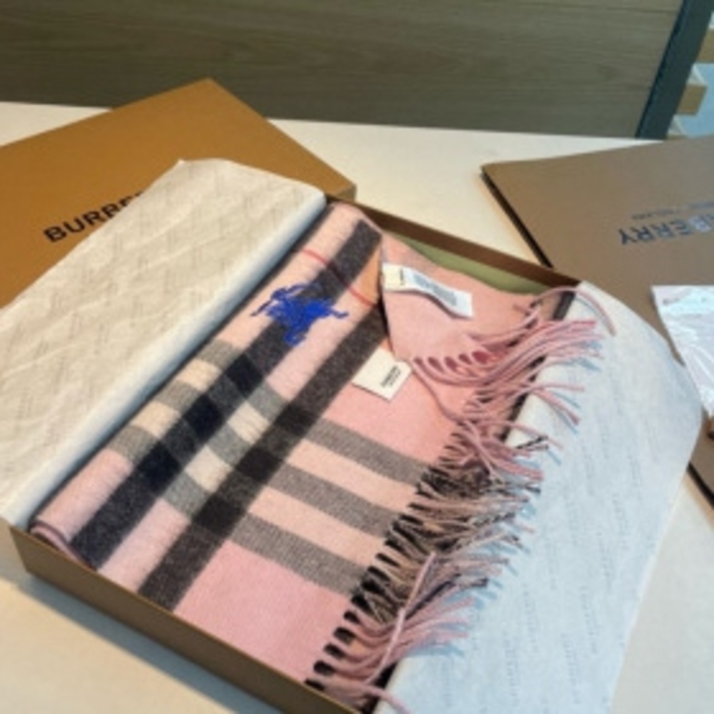 🧣Burberry Classic Stripe Scarf No Box